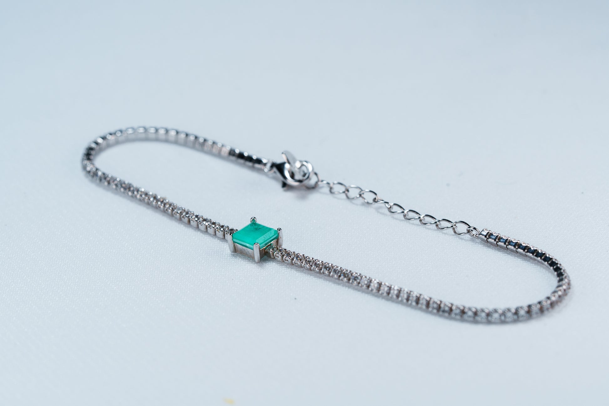 Close-up Green Essence bracelet displaying tourmaline brilliance and rhodium plating quality