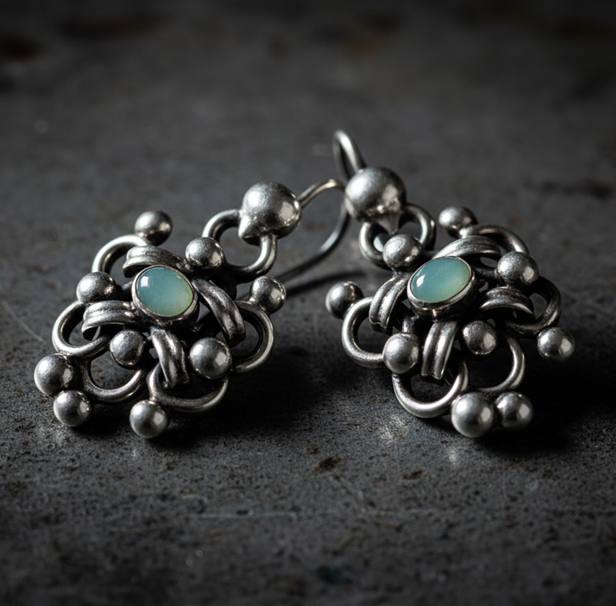 Vintage Silver Set earrings detail displaying lightweight classic hook and luminous frame